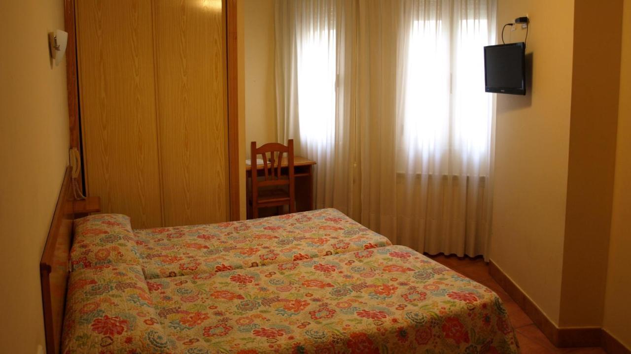 Hostal Orejas Leon Bagian luar foto